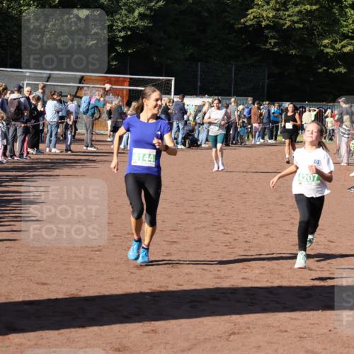 27.09.2026 - 35. Volkslauf durch das schöne Alstertal Strokosch-Dieckow http://msf.ph/oto/10587021 27.09.2026 10:56:08 Ziel 4142, 4144, 4207, 4230, 4231 meine-sportfotos.de