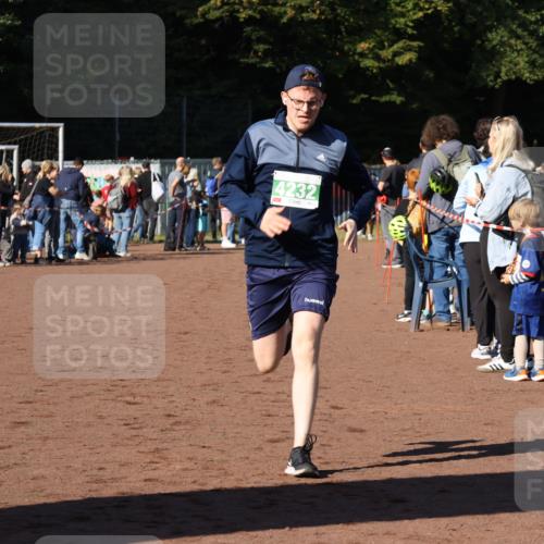 27.09.2026 - 35. Volkslauf durch das schöne Alstertal Strokosch-Dieckow http://msf.ph/oto/10587054 27.09.2026 10:55:44 Ziel 4138, 4232 meine-sportfotos.de