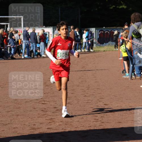 27.09.2026 - 35. Volkslauf durch das schöne Alstertal Strokosch-Dieckow http://msf.ph/oto/10587070 27.09.2026 10:55:13 Ziel 4956, 4962 meine-sportfotos.de