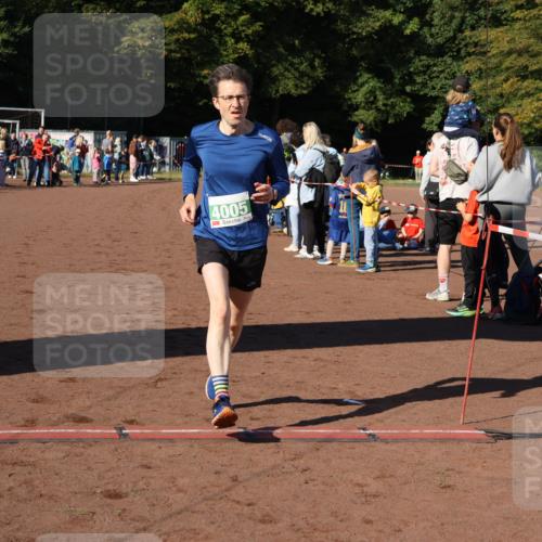 27.09.2026 - 35. Volkslauf durch das schöne Alstertal Strokosch-Dieckow http://msf.ph/oto/10587085 27.09.2026 10:54:46 Ziel 4005, 5002 meine-sportfotos.de