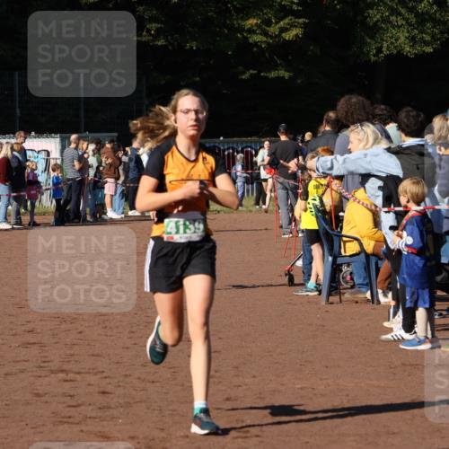 27.09.2026 - 35. Volkslauf durch das schöne Alstertal Strokosch-Dieckow http://msf.ph/oto/10587137 27.09.2026 10:54:14 Ziel 4007, 4139, 4164 meine-sportfotos.de