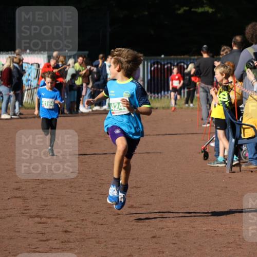 27.09.2026 - 35. Volkslauf durch das schöne Alstertal Strokosch-Dieckow http://msf.ph/oto/10587148 27.09.2026 10:54:08 Ziel 4139, 4164, 4243 meine-sportfotos.de