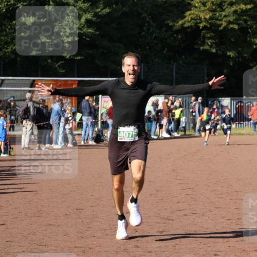 27.09.2026 - 35. Volkslauf durch das schöne Alstertal Strokosch-Dieckow http://msf.ph/oto/10587230 27.09.2026 10:51:59 Ziel 4075, 4082, 4118 meine-sportfotos.de