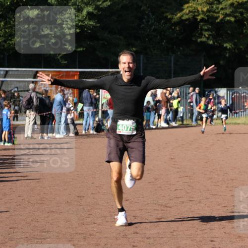 27.09.2026 - 35. Volkslauf durch das schöne Alstertal Strokosch-Dieckow http://msf.ph/oto/10587231 27.09.2026 10:51:59 Ziel 4075, 4082, 4118 meine-sportfotos.de