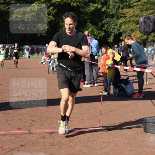 27.09.2026 - 35. Volkslauf durch das schöne Alstertal Strokosch-Dieckow http://msf.ph/oto/10587237 27.09.2026 10:50:48 Ziel 4074, 4119, 4126, 4958 meine-sportfotos.de