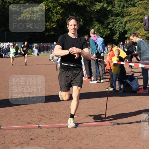 27.09.2026 - 35. Volkslauf durch das schöne Alstertal Strokosch-Dieckow http://msf.ph/oto/10587259 27.09.2026 10:50:48 Ziel 4074, 4119, 4126, 4958 meine-sportfotos.de