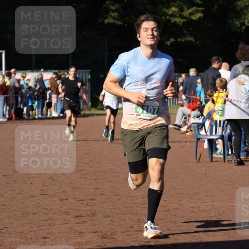 27.09.2026 - 35. Volkslauf durch das schöne Alstertal Strokosch-Dieckow http://msf.ph/oto/10587269 27.09.2026 10:50:41 Ziel 4107, 4126, 4958 meine-sportfotos.de