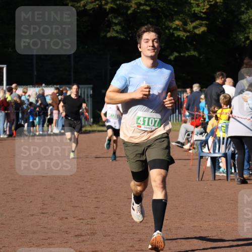 27.09.2026 - 35. Volkslauf durch das schöne Alstertal Strokosch-Dieckow http://msf.ph/oto/10587270 27.09.2026 10:50:41 Ziel 4107, 4126, 4958 meine-sportfotos.de