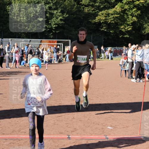 27.09.2026 - 35. Volkslauf durch das schöne Alstertal Strokosch-Dieckow http://msf.ph/oto/10587304 27.09.2026 10:49:15 Ziel 4077, 5057, 5065, 5066, 5067 meine-sportfotos.de