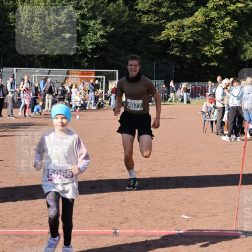 27.09.2026 - 35. Volkslauf durch das schöne Alstertal Strokosch-Dieckow http://msf.ph/oto/10587305 27.09.2026 10:49:15 Ziel 4077, 5057, 5065, 5066, 5067 meine-sportfotos.de