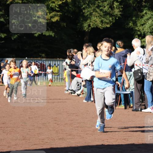 27.09.2026 - 35. Volkslauf durch das schöne Alstertal Strokosch-Dieckow http://msf.ph/oto/10587316 27.09.2026 10:42:17 Ziel 6024, 029, 1 meine-sportfotos.de