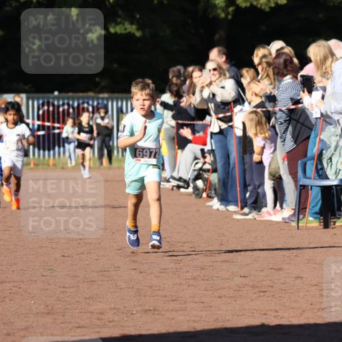 27.09.2026 - 35. Volkslauf durch das schöne Alstertal Strokosch-Dieckow http://msf.ph/oto/10587335 27.09.2026 10:42:27 Ziel 6972 meine-sportfotos.de