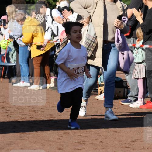 27.09.2026 - 35. Volkslauf durch das schöne Alstertal Strokosch-Dieckow http://msf.ph/oto/10587400 27.09.2026 10:43:02 Ziel 048 meine-sportfotos.de