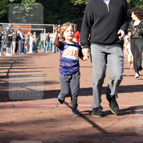 27.09.2026 - 35. Volkslauf durch das schöne Alstertal Strokosch-Dieckow http://msf.ph/oto/10587408 27.09.2026 10:43:04 Ziel 6015 meine-sportfotos.de