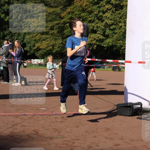 27.09.2026 - 35. Volkslauf durch das schöne Alstertal Strokosch-Dieckow http://msf.ph/oto/10587500 27.09.2026 10:44:24 Ziel 4064, 5064 meine-sportfotos.de