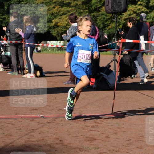 27.09.2026 - 35. Volkslauf durch das schöne Alstertal Strokosch-Dieckow http://msf.ph/oto/10587527 27.09.2026 10:44:42 Ziel 5003, 5003, 5020, 5036, 5043, 5982 meine-sportfotos.de