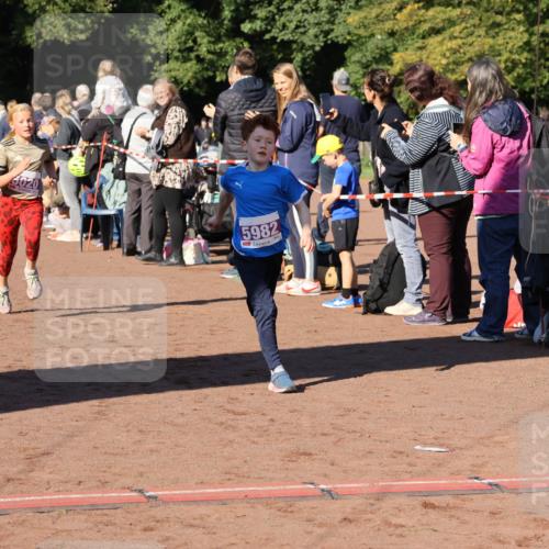 27.09.2026 - 35. Volkslauf durch das schöne Alstertal Strokosch-Dieckow http://msf.ph/oto/10587537 27.09.2026 10:44:48 Ziel 6020, 5982, 5020, 5036, 5043, 5047, 5982 meine-sportfotos.de