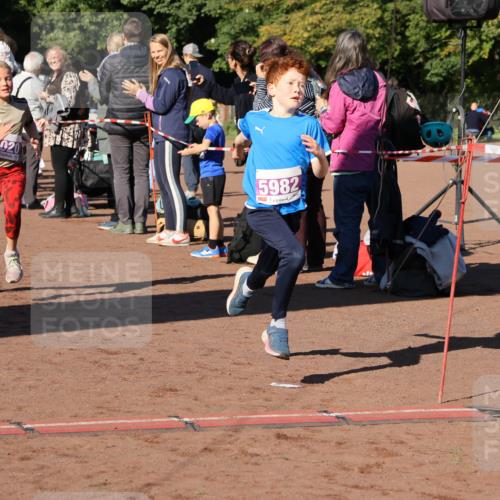 27.09.2026 - 35. Volkslauf durch das schöne Alstertal Strokosch-Dieckow http://msf.ph/oto/10587539 27.09.2026 10:44:49 Ziel 020, 5982, 5020, 5047, 5982 meine-sportfotos.de