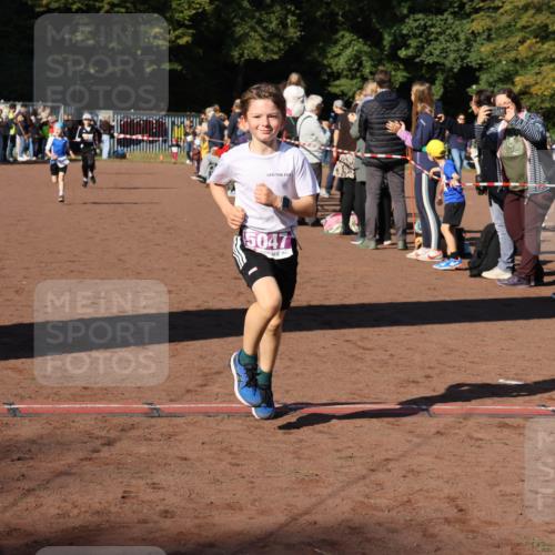 27.09.2026 - 35. Volkslauf durch das schöne Alstertal Strokosch-Dieckow http://msf.ph/oto/10587552 27.09.2026 10:44:57 Ziel 5047, 5046, 5047, 5970 meine-sportfotos.de