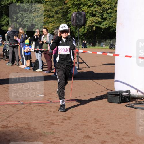27.09.2026 - 35. Volkslauf durch das schöne Alstertal Strokosch-Dieckow http://msf.ph/oto/10587567 27.09.2026 10:45:07 Ziel 5970, 5006, 5046, 5970 meine-sportfotos.de