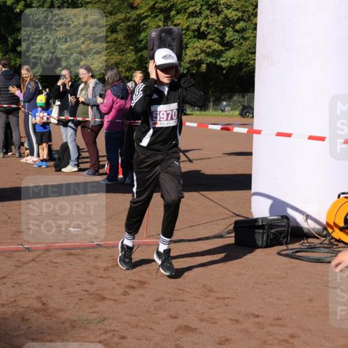 27.09.2026 - 35. Volkslauf durch das schöne Alstertal Strokosch-Dieckow http://msf.ph/oto/10587570 27.09.2026 10:45:07 Ziel 5970, 5006, 5046, 5970 meine-sportfotos.de