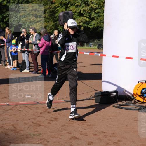 27.09.2026 - 35. Volkslauf durch das schöne Alstertal Strokosch-Dieckow http://msf.ph/oto/10587571 27.09.2026 10:45:07 Ziel 5970, 5006, 5046, 5970 meine-sportfotos.de