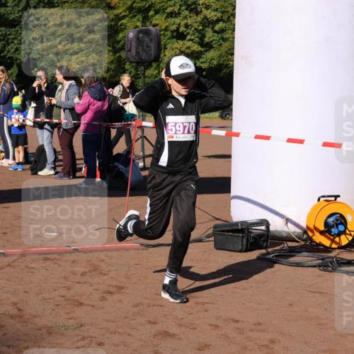 27.09.2026 - 35. Volkslauf durch das schöne Alstertal Strokosch-Dieckow http://msf.ph/oto/10587573 27.09.2026 10:45:07 Ziel 5970, 5006, 5046, 5970 meine-sportfotos.de