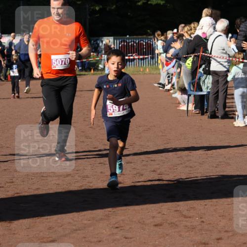 27.09.2026 - 35. Volkslauf durch das schöne Alstertal Strokosch-Dieckow http://msf.ph/oto/10587605 27.09.2026 10:45:45 Ziel 5069, 5070, 5974, 5030, 5031, 5069, 5070, 5974 meine-sportfotos.de