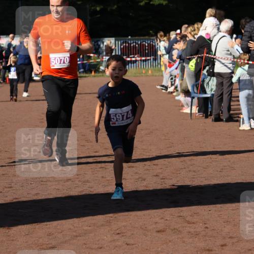 27.09.2026 - 35. Volkslauf durch das schöne Alstertal Strokosch-Dieckow http://msf.ph/oto/10587606 27.09.2026 10:45:45 Ziel 5069, 5070, 5974, 5030, 5031, 5069, 5070, 5974 meine-sportfotos.de