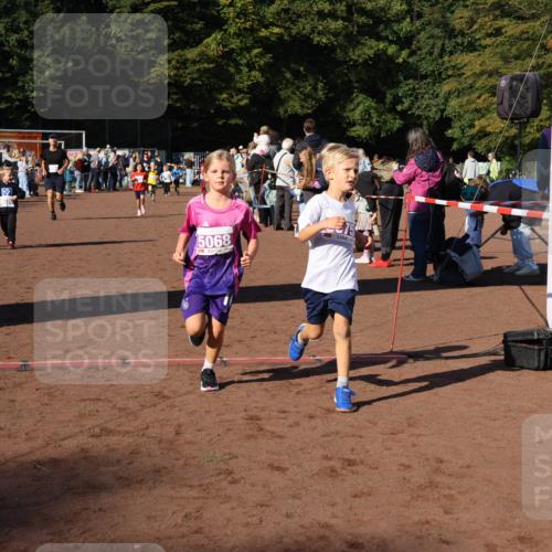 27.09.2026 - 35. Volkslauf durch das schöne Alstertal Strokosch-Dieckow http://msf.ph/oto/10587628 27.09.2026 10:46:01 Ziel 5068, 5022, 5038, 5068, 5075, 5980 meine-sportfotos.de