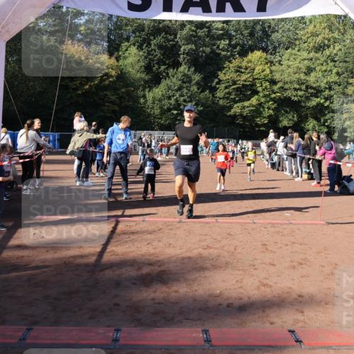27.09.2026 - 35. Volkslauf durch das schöne Alstertal Strokosch-Dieckow http://msf.ph/oto/10587632 27.09.2026 10:46:08 Ziel 5980, 5019, 5022, 5038, 5039, 5045, 5074, 5980 meine-sportfotos.de