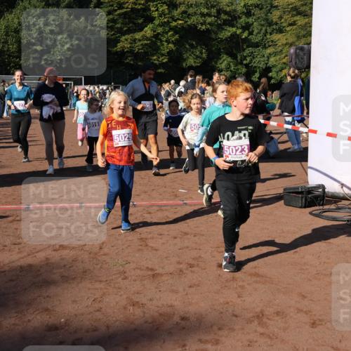 27.09.2026 - 35. Volkslauf durch das schöne Alstertal Strokosch-Dieckow http://msf.ph/oto/10587656 27.09.2026 10:46:20 Ziel 6019, 5029, 058, 05, 505, 5023, 5004, 5009, 5010, 5023, 5026, 5027, 5029, 5051, 5055, 5058, 5975, 5977, 5984 meine-sportfotos.de