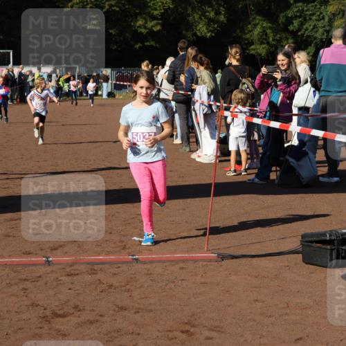 27.09.2026 - 35. Volkslauf durch das schöne Alstertal Strokosch-Dieckow http://msf.ph/oto/10587689 27.09.2026 10:46:43 Ziel 50070, 506, 5037, 5007, 5037, 5042, 5044, 5061 meine-sportfotos.de