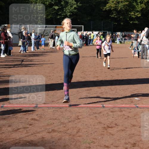27.09.2026 - 35. Volkslauf durch das schöne Alstertal Strokosch-Dieckow http://msf.ph/oto/10587696 27.09.2026 10:46:44 Ziel 5061, 5007, 5037, 5042, 5044, 5061 meine-sportfotos.de