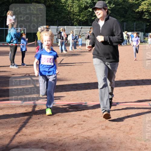 27.09.2026 - 35. Volkslauf durch das schöne Alstertal Strokosch-Dieckow http://msf.ph/oto/10587724 27.09.2026 10:47:02 Ziel 5014, 5014, 5035, 5981 meine-sportfotos.de