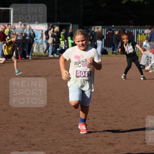 27.09.2026 - 35. Volkslauf durch das schöne Alstertal Strokosch-Dieckow http://msf.ph/oto/10587762 27.09.2026 10:48:00 Ziel 5041, 5041 meine-sportfotos.de