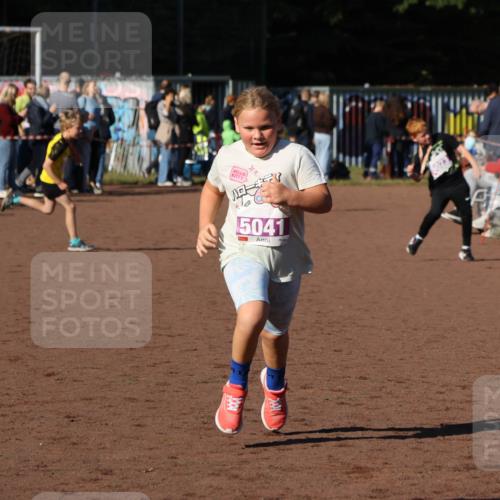 27.09.2026 - 35. Volkslauf durch das schöne Alstertal Strokosch-Dieckow http://msf.ph/oto/10587763 27.09.2026 10:48:00 Ziel 5041, 5041 meine-sportfotos.de