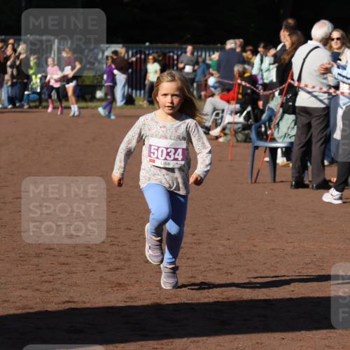27.09.2026 - 35. Volkslauf durch das schöne Alstertal Strokosch-Dieckow http://msf.ph/oto/10587768 27.09.2026 10:48:11 Ziel 5034, 5034 meine-sportfotos.de