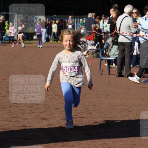 27.09.2026 - 35. Volkslauf durch das schöne Alstertal Strokosch-Dieckow http://msf.ph/oto/10587771 27.09.2026 10:48:11 Ziel 5034, 5034 meine-sportfotos.de