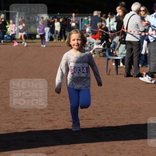27.09.2026 - 35. Volkslauf durch das schöne Alstertal Strokosch-Dieckow http://msf.ph/oto/10587772 27.09.2026 10:48:11 Ziel 5034, 5034 meine-sportfotos.de