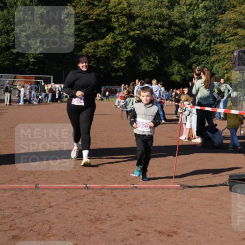 27.09.2026 - 35. Volkslauf durch das schöne Alstertal Strokosch-Dieckow http://msf.ph/oto/10587794 27.09.2026 10:48:42 Ziel 5025, 5024, 5025, 5983 meine-sportfotos.de
