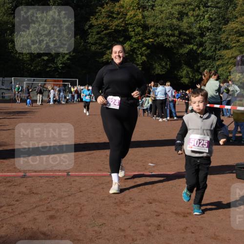 27.09.2026 - 35. Volkslauf durch das schöne Alstertal Strokosch-Dieckow http://msf.ph/oto/10587804 27.09.2026 10:48:44 Ziel 124, 5025, 5024, 5025, 5983 meine-sportfotos.de