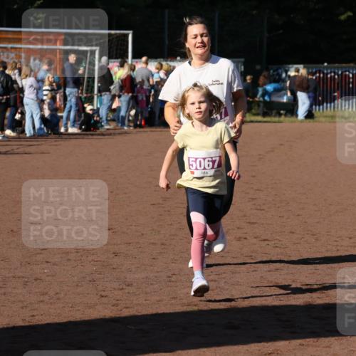 27.09.2026 - 35. Volkslauf durch das schöne Alstertal Strokosch-Dieckow http://msf.ph/oto/10587827 27.09.2026 10:49:22 Ziel 15067, 5057, 5067 meine-sportfotos.de