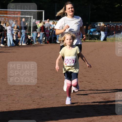 27.09.2026 - 35. Volkslauf durch das schöne Alstertal Strokosch-Dieckow http://msf.ph/oto/10587829 27.09.2026 10:49:22 Ziel 5067, 5057, 5067 meine-sportfotos.de