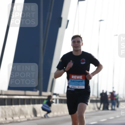 03.10.2026 - Köhlbrandbrückenlauf Strokosch-Dieckow http://msf.ph/oto/10592214 03.10.2026 09:16:19 Position 1  meine-sportfotos.de