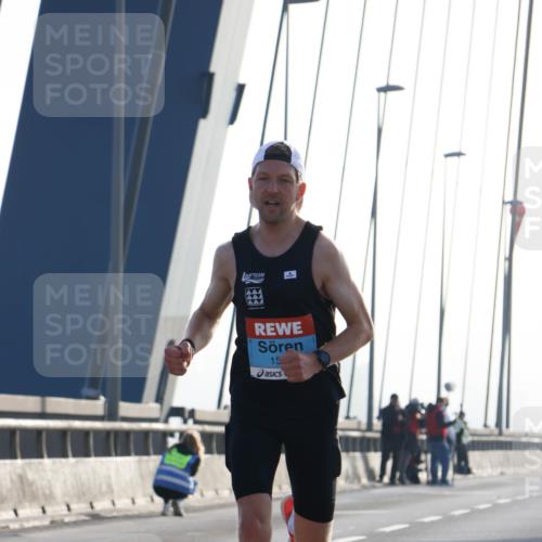 03.10.2026 - Köhlbrandbrückenlauf Strokosch-Dieckow http://msf.ph/oto/10592228 03.10.2026 09:16:28 Position 1 15 meine-sportfotos.de