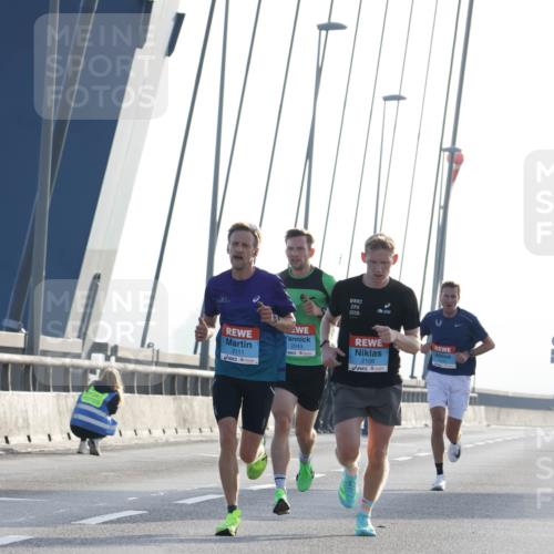 03.10.2026 - Köhlbrandbrückenlauf Strokosch-Dieckow http://msf.ph/oto/10592233 03.10.2026 09:16:48 Position 1 2111, 2043, 2026, 2106 meine-sportfotos.de