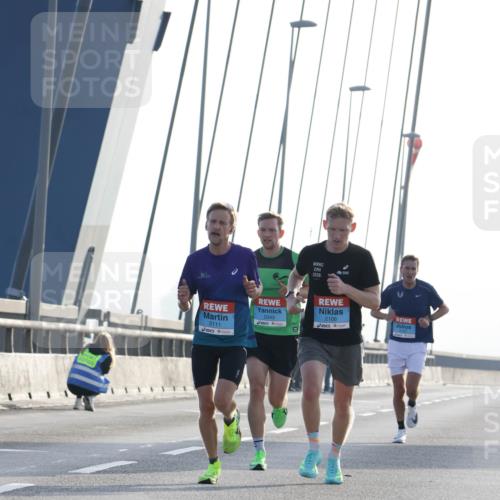 03.10.2026 - Köhlbrandbrückenlauf Strokosch-Dieckow http://msf.ph/oto/10592236 03.10.2026 09:16:48 Position 1 2026, 2106, 2043, 2131, 2111 meine-sportfotos.de