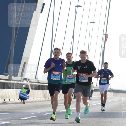 03.10.2026 - Köhlbrandbrückenlauf Strokosch-Dieckow http://msf.ph/oto/10592243 03.10.2026 09:16:48 Position 1 2026, 2111, 2043 meine-sportfotos.de