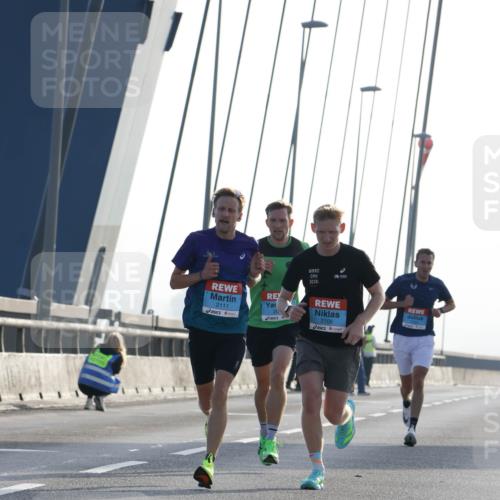03.10.2026 - Köhlbrandbrückenlauf Strokosch-Dieckow http://msf.ph/oto/10592244 03.10.2026 09:16:48 Position 1 2026, 2111, 20, 2106, 1 meine-sportfotos.de
